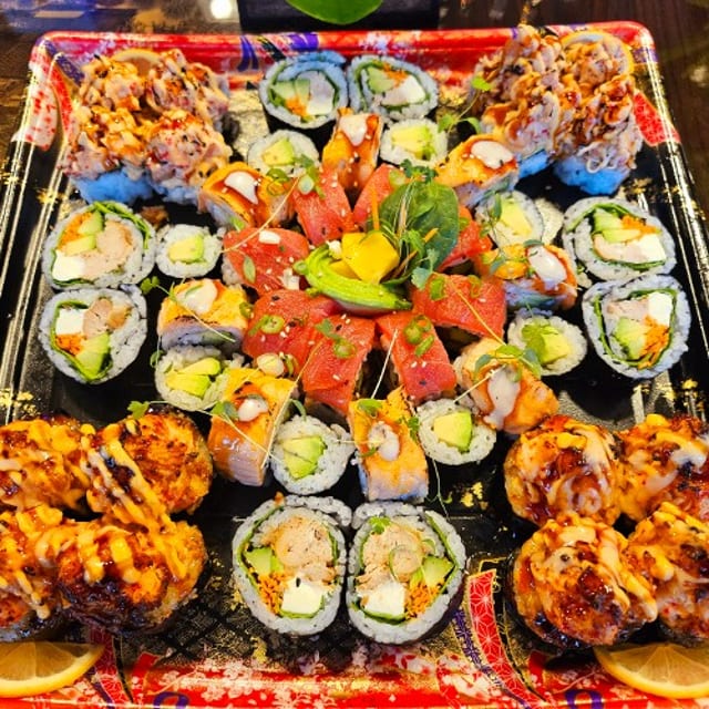 Delish Classic Platter (50pcs For 7 People).