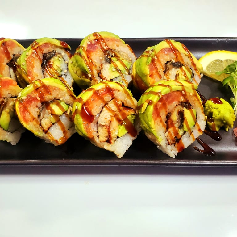 Delicious Dragon Roll: A Sushi Sensation